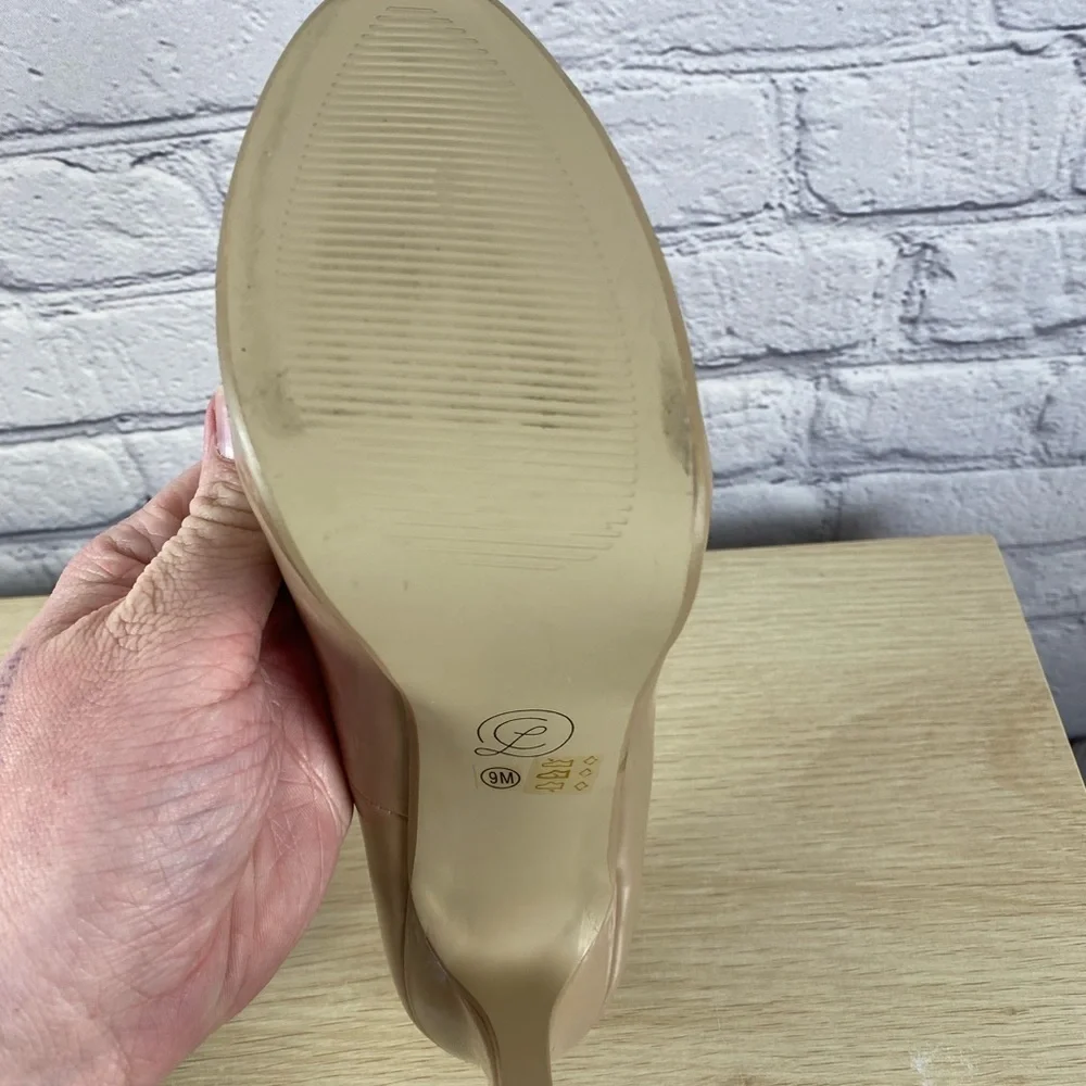 Chinese Laundry Platform Heels size 9 NWT